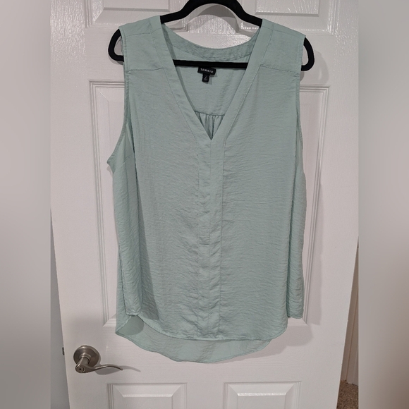 Torrid Harbor Gray Charmeuse Tank in Size 2 (18/20) - Picture 2 of 15